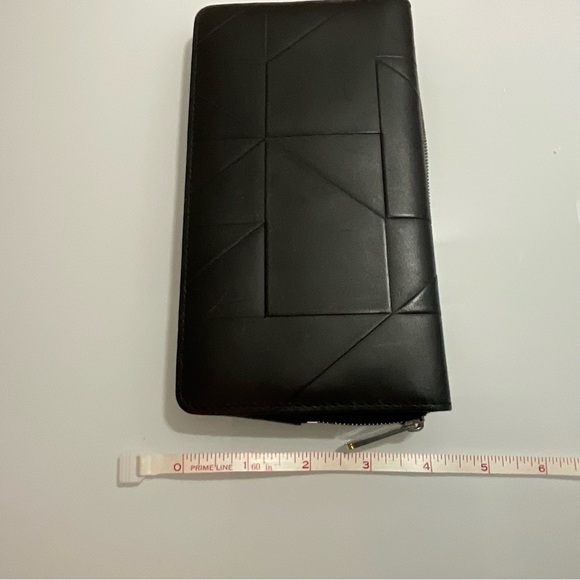 ECCO Geometrik Travel Black Wallet - Picture 6 of 6